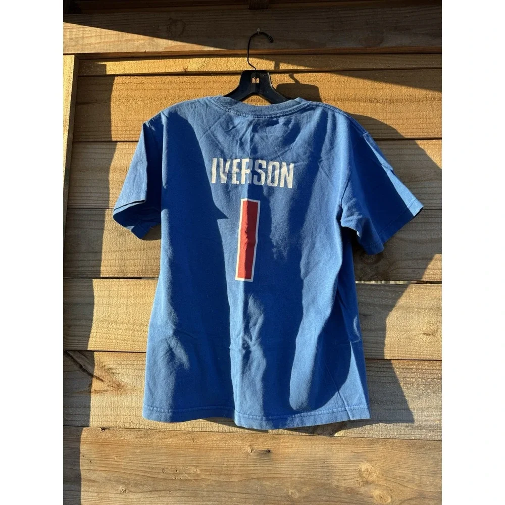 Vintage Adidas Detroit Iverson #1 Youth‎ Size Large T-shirt  Detroit Pistons NBA
